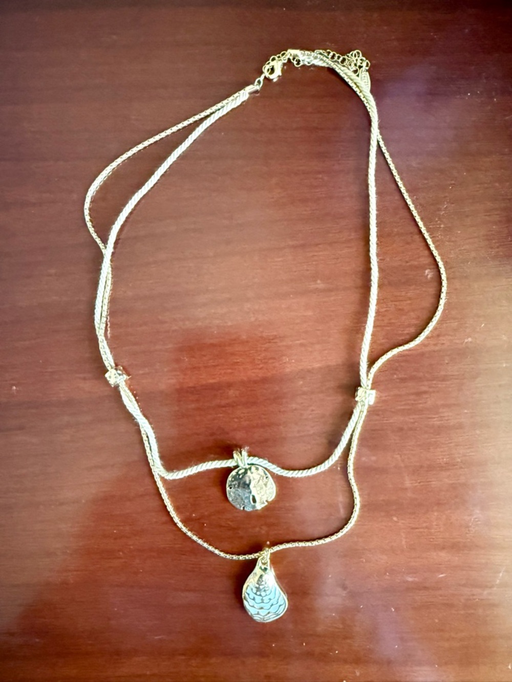 NWOT Serefina Gold Oyster Shell Pendant Layered Necklace - Women Jewelry - Picture 2 of 8